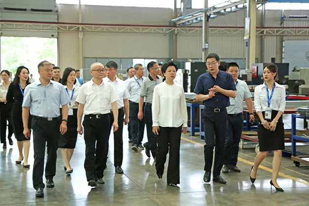 湘潭市委副書記、市政府黨組書記、市長(zhǎng)張迎春一行蒞臨威勝電氣調(diào)研指導(dǎo)